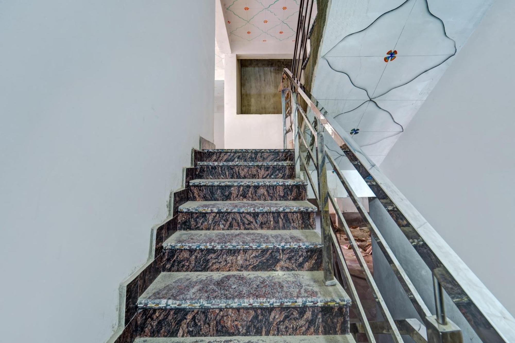 Hotel O S Square Guest House 巴特那 外观 照片